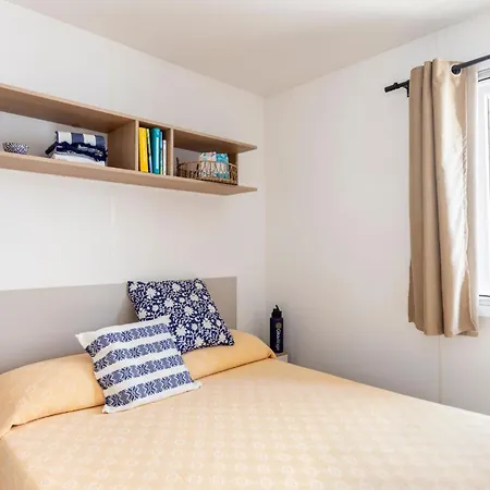 Isa-village With Swimming-pool In Montalto Marina Just 100 Meters From The Beach, Mobile Homes With Air Conditioning And Private Outdoor Area *