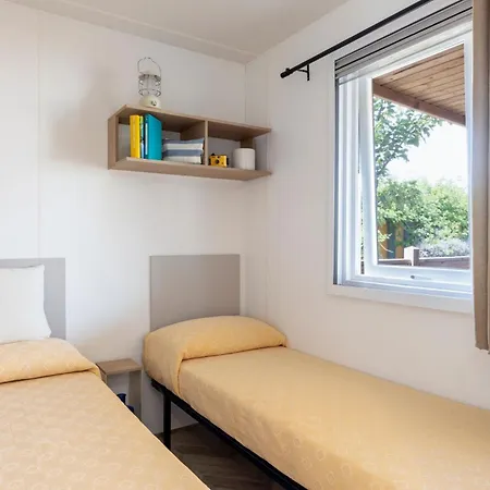 Isa-village With Swimming-pool In Montalto Marina Just 100 Meters From The Beach, Mobile Homes With Air Conditioning And Private Outdoor Area * Torre di Montalto